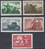 Hongrie 1941 Mi 682-686 * Fondation Des Cadeaux De Noël Des Soldats  (A9) - Unused Stamps