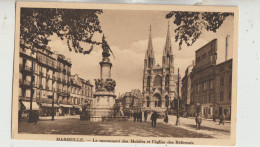 Marseille  13  Carte Non Circulée_Le Monument Des Mobiles  Et L'Eglise Des Reformés Et Rue Bien Animée - Château D'If, Frioul, Iles ...