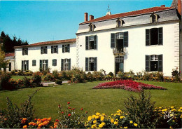 33 - Bazas - Hôpital - Hospice. Vu Du Jardin Intérieur - Fleurs - CPM - Voir Scans Recto-Verso - Bazas