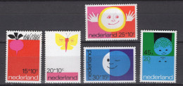 Q9626 - NEDERLAND PAYS BAS Yv N°938/42 ** - Unused Stamps