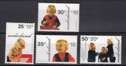 Q9652 - NEDERLAND PAYS BAS Yv N°972/75 ** - Unused Stamps