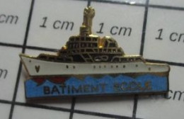 2120 Pin's Pins / Beau Et Rare / BATEAUX / BATIMENT ECOLE SANS NOM !!! - Boats