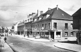 SOTTEVILLE LES ROUEN - Place Voltaire - Pharmacie - Tabac (CPSM Petit Format) - Sotteville Les Rouen