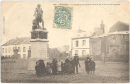 CPA - 29 - 600. CARHAIX PLOUGUER - Le Champ De Bataille. Statue De La Tour D'Auvergne - Animée Groupe - Carhaix-Plouguer