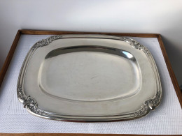 Plat En Métal Argenté. Poinçon GALLIA. Beau Modèle De Qualité - Silverware