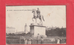 20. LYON . STATUE DE LOUIS XIV PLACE BELLECOUR  .  CARTE ECRITE AU VERSO LE 21-9-1916 - Lyon 2