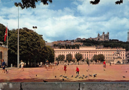 LYON  Place BELLECOUR Et Ses Pigeons  42 (scan Recto Verso)MF2750TER - Lyon 2