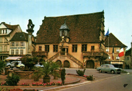 Molsheim - La Place De L'hôtel De Ville - épicerie Centrale - Automobile Ancienne Voiture PEUGEOT 403 - Molsheim