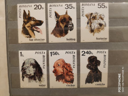 1971	Romania	Dogs (F88) - Neufs