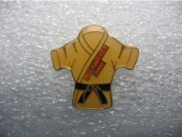 Pin's Du CSA Garches, Club De Judo - Judo