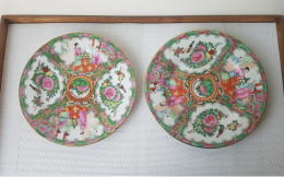 Paire D'assiettes En Porcelaine Fine. Décor De Chine. Beau Modèle - Aziatische Kunst