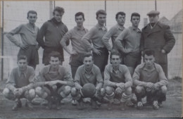 03 CPA EQUIPE DE FOOTBALL MOULINS ALLIER 1956 - Pallacanestro