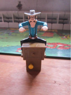 LUCKY LUKE  FIGURINE  AVERELL SUR UN COFFRE   MORRIS - Lucky Luke