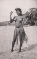 NOUVELLES HEBRIDES  -  CARTE PHOTO STELLA PORT VILA  -  FEMME SEINS NUS  - - Vanuatu