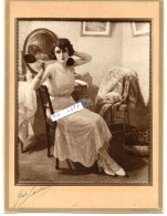 PHOTO SUR CARTON EPAIS D'UN TABLEAU DE GEO LACHAUX - 1930 - FEMME SE PEIGNANT - SIGNATURE - Foto Dedicate