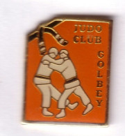 C60 Pin's JUDO CLUB GOLBEY VOSGES Achat Immédiat - Judo