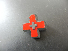 Old Badge Schweiz Suisse Svizzera Switzerland - Redcross Rotes Kreuz 1941 - Sin Clasificación