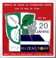 SUPER PIN'S" Les 20 Ans Du Club TENNIS De TABLE 'UTZENSTORF" En Email Grand Feu Base ARGENT, Signé1994, 800  Exemplaires - Tennis De Table