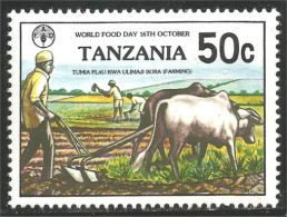 866 Tanzania Journée Faim World Food Day Oxen Boeuf Beef Cow Vache Vacca Kuh MNH ** Neuf SC (TZN-151) - Vacas