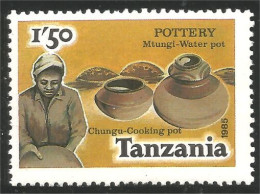 866 Tanzania Poterie Pottery Jug Cooking Cruche Cuisine MNH ** Neuf SC (TZN-146) - Tansania (1964-...)