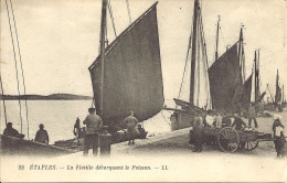 62. Etaples - La Flotille Débarquant Le Poisson  -  L.L 22 - Etaples