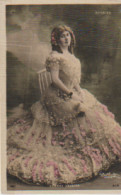 (Photo REUTLINGER) Jeanne SAULIER Variétés (assise, En Robe D'apparat) - Artistes