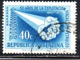 ARGENTINA 1957 NATIONAL OIL INDUSTRY DERRICK AND HANDS HOLDING 40c USED USADO OBLITERE' - Usados