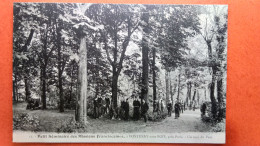 CPA (94) Fontenay Sous Bois. Petit Séminaire Des Missions Franciscaines. Un Coin Du Parc. (1A.n°128) - Fontenay Sous Bois