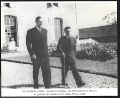 1990  --  EN 1949 . DE GAULLE DEVANT LE CHATEAU DE MONTIGNERAS A BREUILH . 4A819 - Non Classés