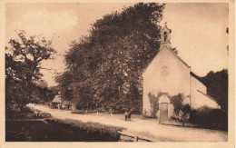 Le Vauc Blanc , Plémet ( Le Vau Blanc ) * Route Et La Chapelle Du Village * Villageois Enfants - Andere & Zonder Classificatie