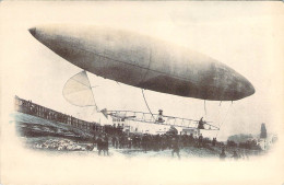 Dirigeable Santos-Dimont N°7 Sur Les Coteaux De Longchamp Parc De L'Aéro-Club Lors Du Prix Henry Deutsch - Zeppeline