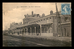 59 - FEIGNIES - LES QUAIS DE LA GARE DE CHEMIN DE FER - Feignies