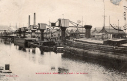 C P A -  54 -  NEUVES  MAISONS  -   Le Canal Et Les  Aciéries - Neuves Maisons