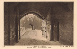 ROYAUME-UNI - Tower Of London - Byward Gate - View Looking West - Vue Sur Une Entrée - Carte Postale Ancienne - Tower Of London