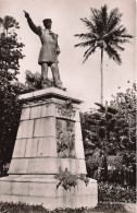 FRANCE - Nouvelle Calédonie - Nouméa - L'amiral Olry - Une Statue - Vue Générale - Carte Postale Ancienne - Nouvelle Calédonie