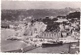 Nice - Un Quai Du Port Et Monument Aux Morts # 6-19/10 - Transport (sea) - Harbour