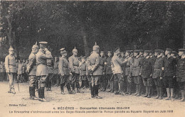 08-MEZIERES- ACCUPATION ALLEMANDE 1914/1918 LE KRONPRINZ S'ENTRETENANT AVEC LES BOYS-SCOUTS PENDANT LA REVUE SQUARE BAYA - Charleville