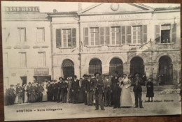 Cpa 24 Dordogne, Nontron, Noce Villageoise, Folklore, Costumes, Musiciens, Enseignes Grand Hôtel Michaudel, Mairie - Nontron