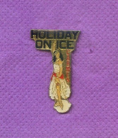 Rare Pins Patinage Holiday On Ice Femme Carmen Femme Fille Pin Up N171 - Kunstschaatsen