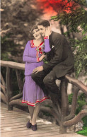 FANTAISIE - Couple Sur Un Pont - Colorisé - Tailleur Violet - Carte Postale Ancienne - Autres & Non Classés