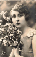 FANTAISIE - Femme Avec Un Bouquet De Fleurs - Jean Edit - Carte Postale Ancienne - Mujeres