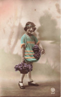 ENFANT - Fillette Avec Des Bouquets De Fleurs - Robe Bleue - Carte Postale Ancienne - Autres & Non Classés