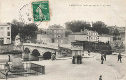 Saintes * Le Pont Sur La Charente * Kiosque à Journaux * Train Locomotive Ligne Chemin De Fer - Saintes