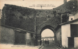 Chemillé * Rue Et Porte Du Vieux Château * Hôtel De France - Chemille