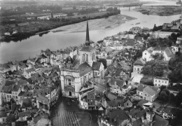 Saumur * Vue Aérienne Sur Le Quartier St Pierre Et La Loire - Saumur