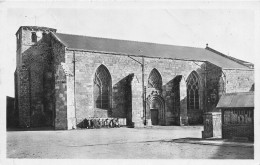 Montournais * Place De L'église Du Village - Sonstige & Ohne Zuordnung