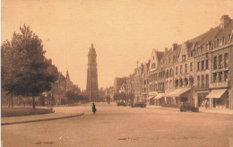 Cambrai * La Place D'armes , Côté Sud * Le Beffroi - Cambrai