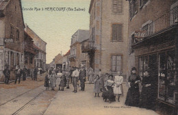 HERICOURT   -   HAUTE-SAÔNE  -  (70)  -  RARE  CPA  TOILEE  EN  COULEURS   -   LA  GRANDE  RUE. - Héricourt