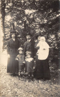 63-LE-MONT-DORE- CARTE-PHOTO- UNE FAMILLE - Le Mont Dore