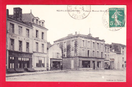 F-86-Neuville De Poitou-02A20  Place Du Marché, Côté Ouest, Pharmacie, Café, Imprimerie, Cpa BE - Neuville En Poitou